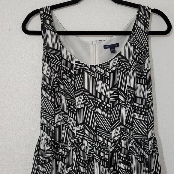Gap Sleeveless Geometric Print Dress - Picture 3 of 8